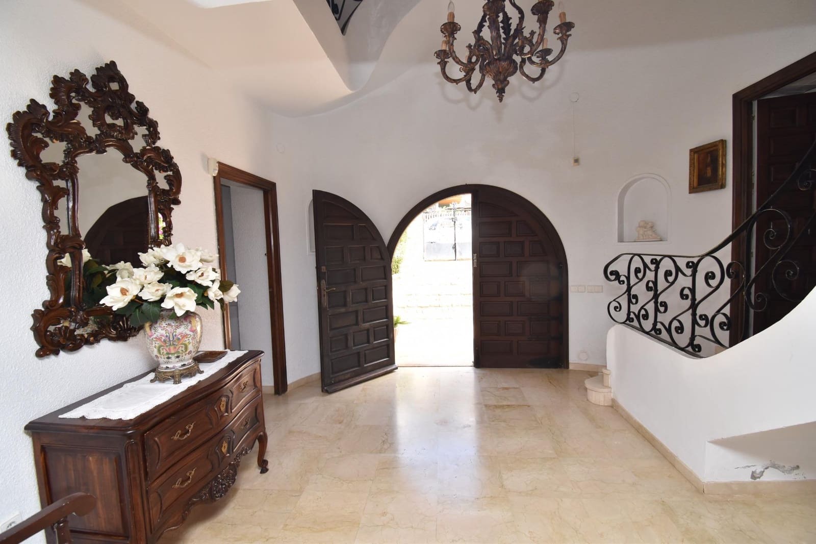5 bedroom Villa for sale in Santa Pola with pool garage - € 3,500,000 (Ref: 9917217)