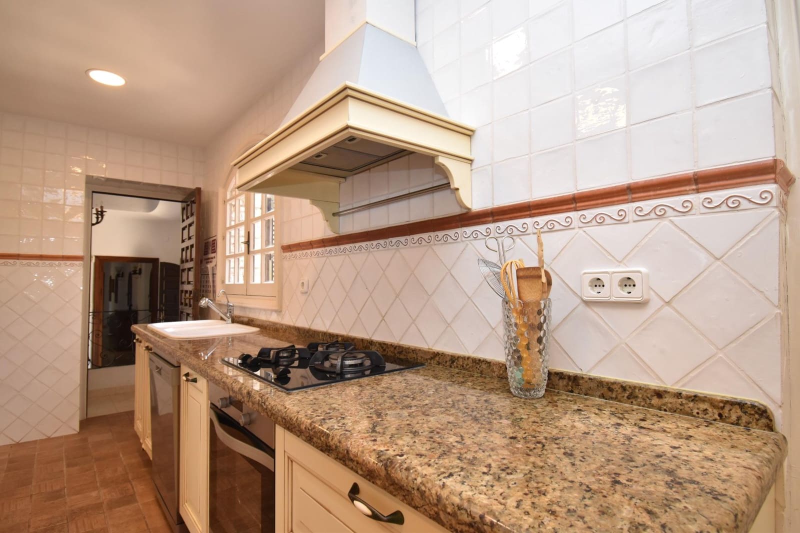 5 bedroom Villa for sale in Santa Pola with pool garage - € 3,500,000 (Ref: 9917217)