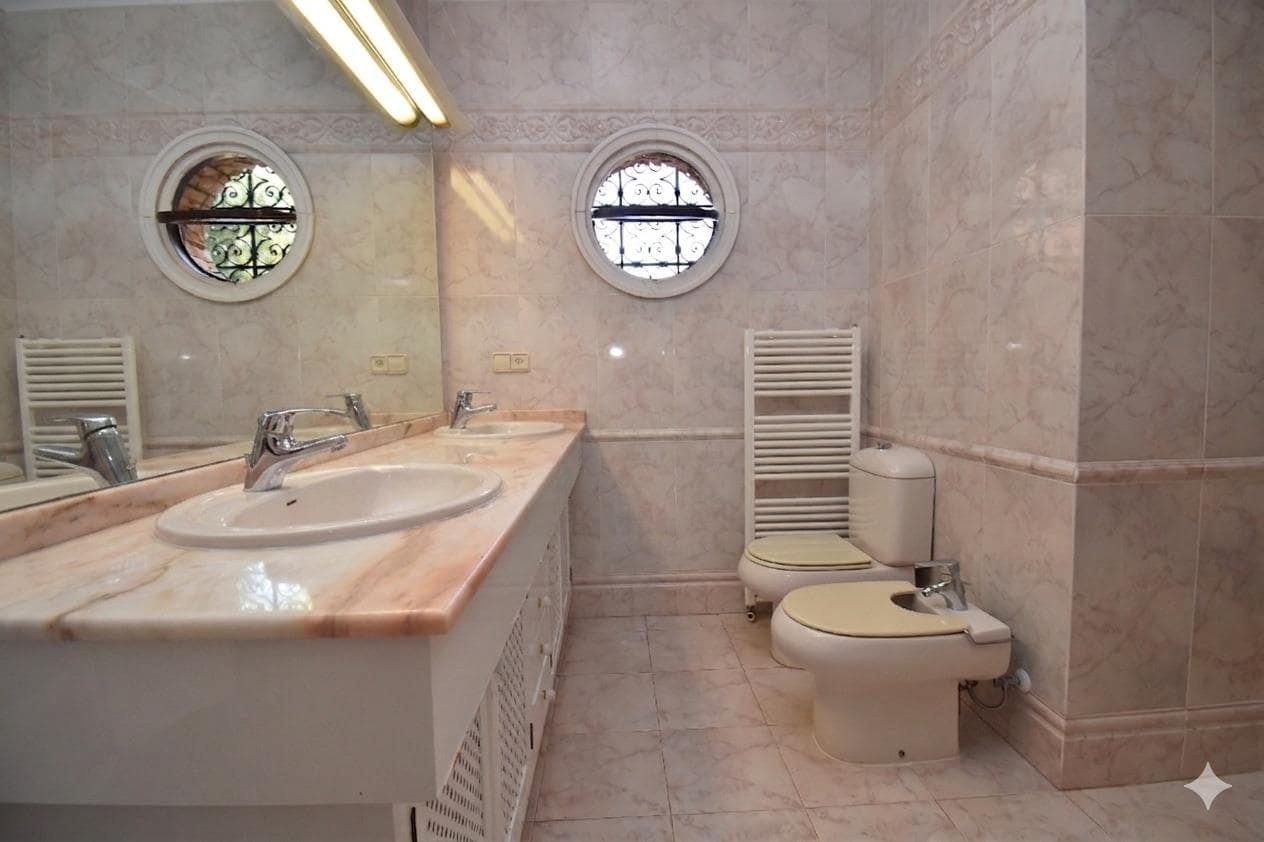 5 bedroom Villa for sale in Santa Pola with pool garage - € 3,500,000 (Ref: 9917217)