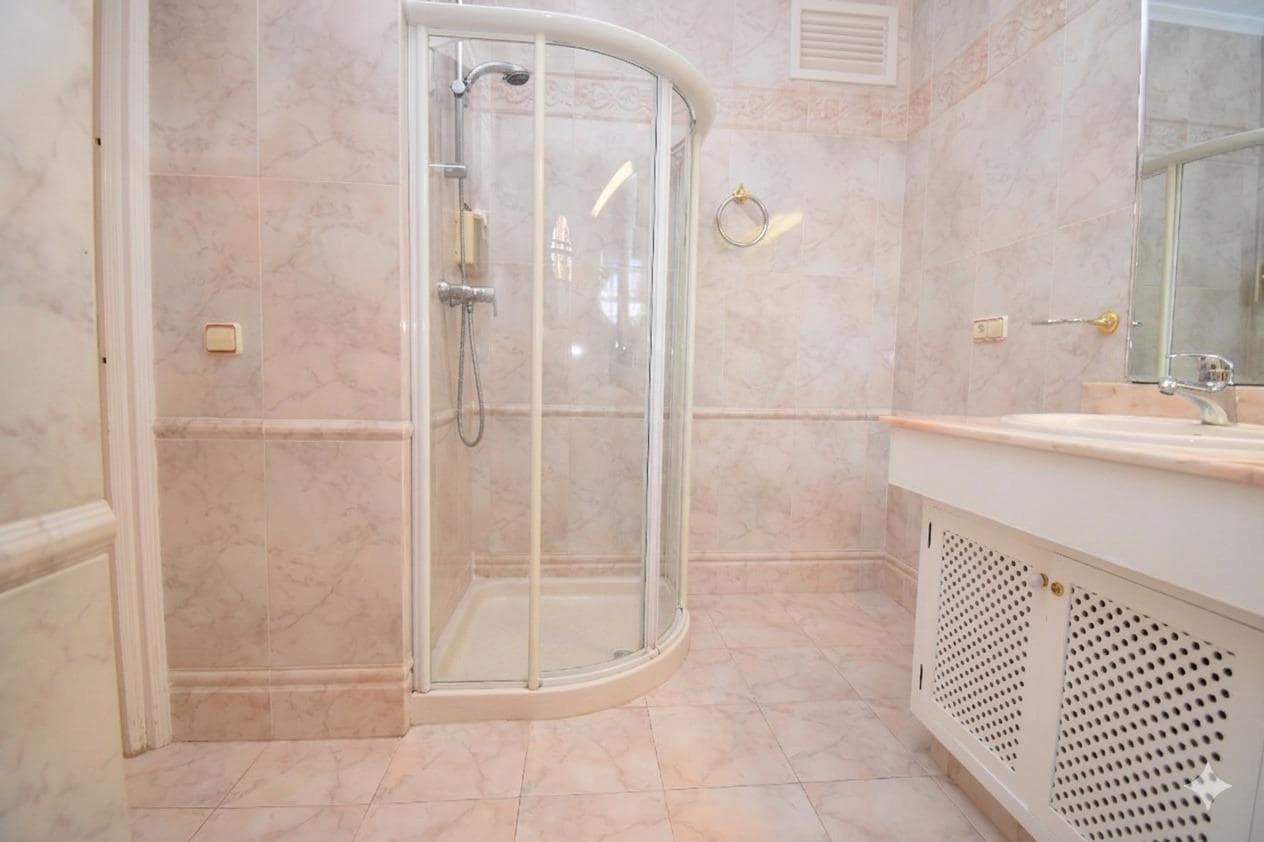 5 bedroom Villa for sale in Santa Pola with pool garage - € 3,500,000 (Ref: 9917217)