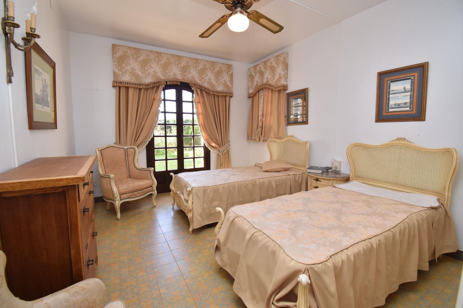 5 bedroom Villa for sale in Santa Pola with pool garage - € 3,500,000 (Ref: 9917217)