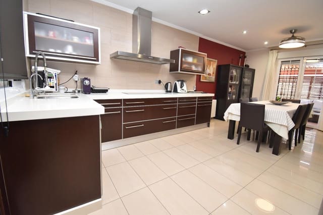 Chalet de 4 habitaciones en Santa Pola en venta con piscina garaje - 469.000 € (Ref: 9938428)
