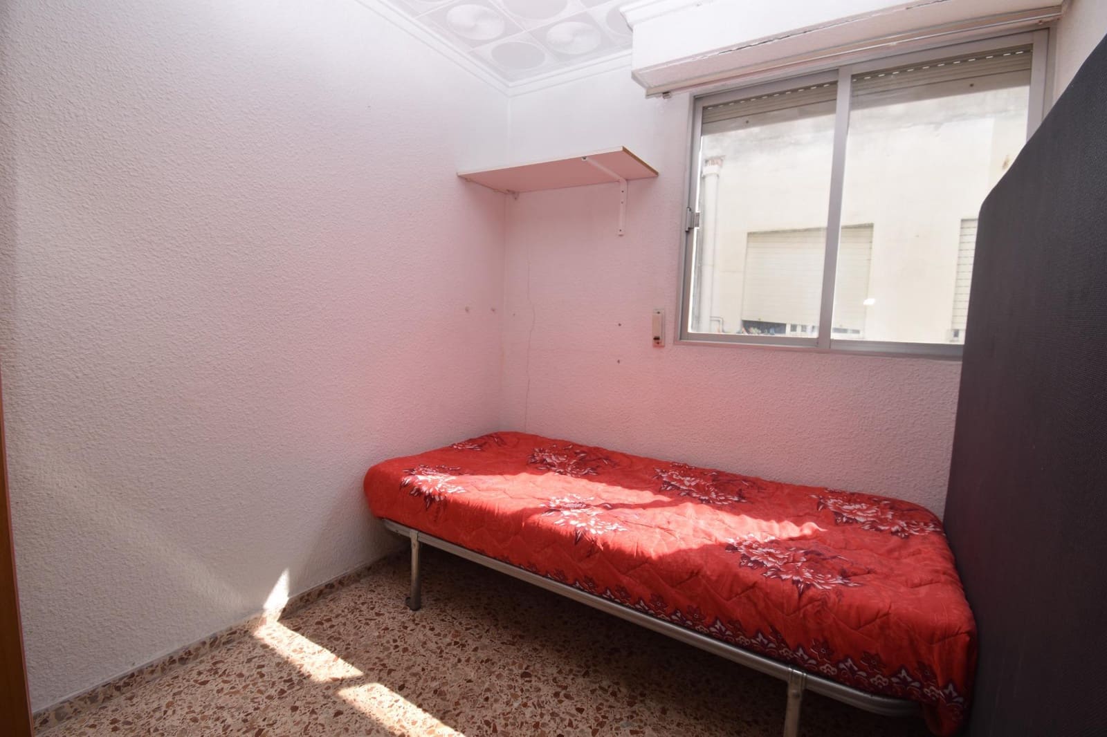 4 bedroom Flat for sale in Santa Pola - € 175,000 (Ref: 9958148)