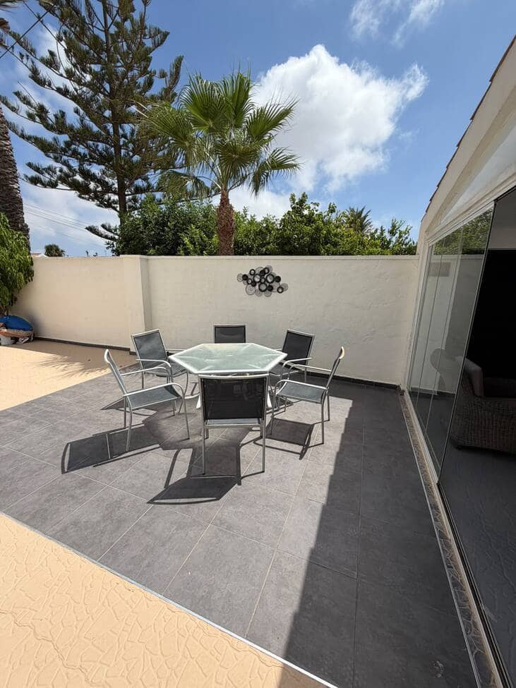 Chalet de 2 habitaciones en Cabo Roig en venta con piscina garaje - 315.000 € (Ref: 10001275)