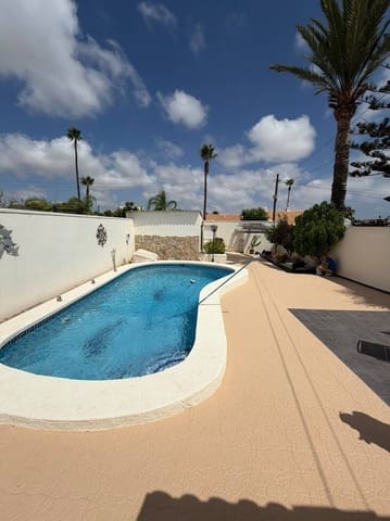 Chalet de 2 habitaciones en Cabo Roig, Orihuela en venta con piscina garaje - 315.000 € (Ref: 10001275)