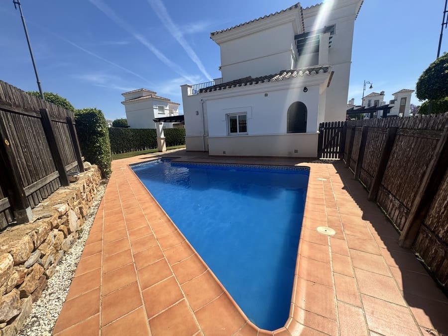 3 soveværelse Villa til salg i Roldan med swimmingpool garage - € 359.000 (Ref: 9010004)