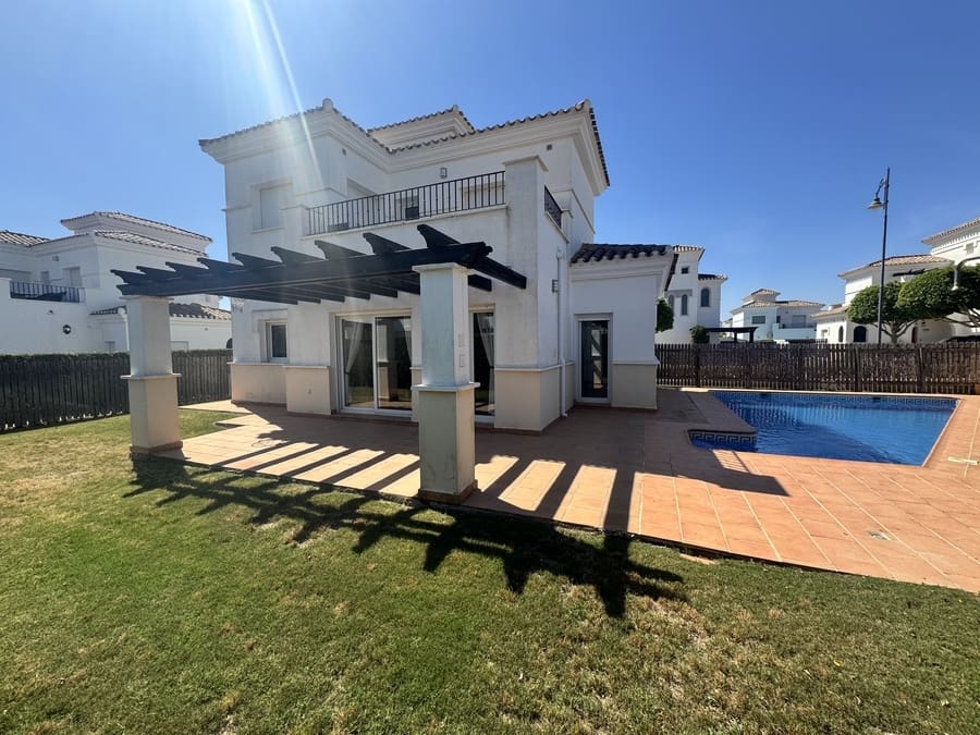 3 soveværelse Villa til salg i Roldan med swimmingpool garage - € 359.000 (Ref: 9010004)