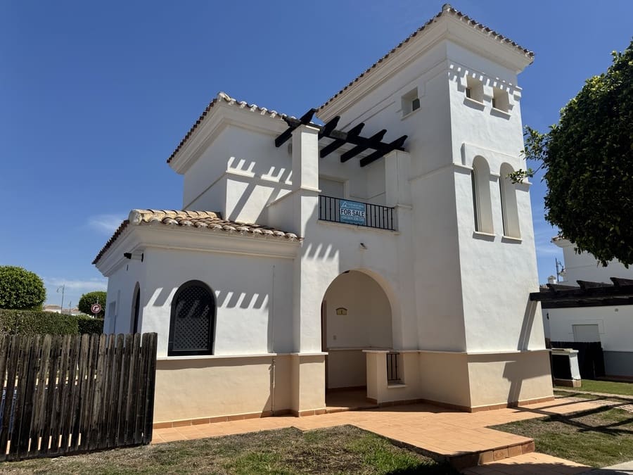 3 soveværelse Villa til salg i Roldan med swimmingpool garage - € 359.000 (Ref: 9010004)