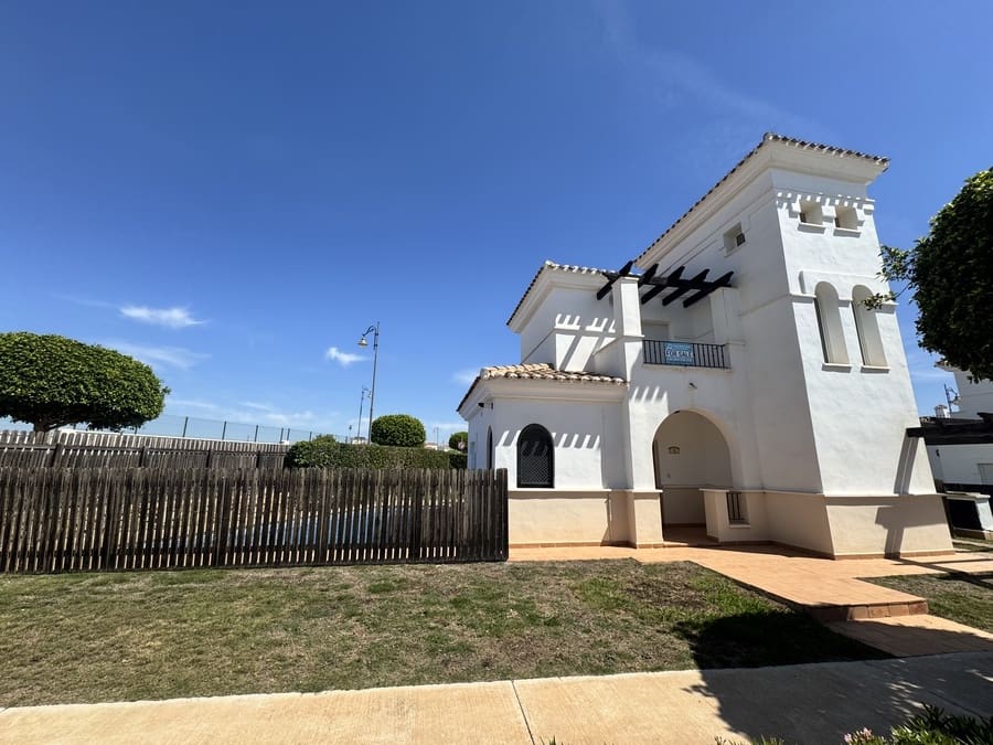 3 soveværelse Villa til salg i Roldan med swimmingpool garage - € 359.000 (Ref: 9010004)