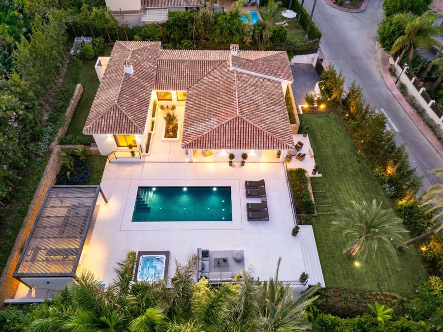 5 sypialnia Apartament na sprzedaż w Nueva Andalucia z basenem garażem - 6 250 000 € (Ref: 9010134)