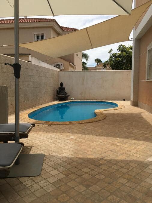 4 sypialnia Willa na sprzedaż w Los Alcazares z basenem garażem - 595 000 € (Ref: 9010345)