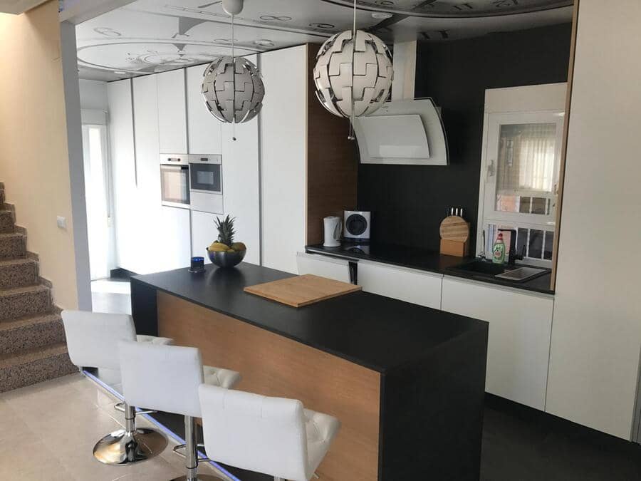 4 sypialnia Willa na sprzedaż w Los Alcazares z basenem garażem - 595 000 € (Ref: 9010345)