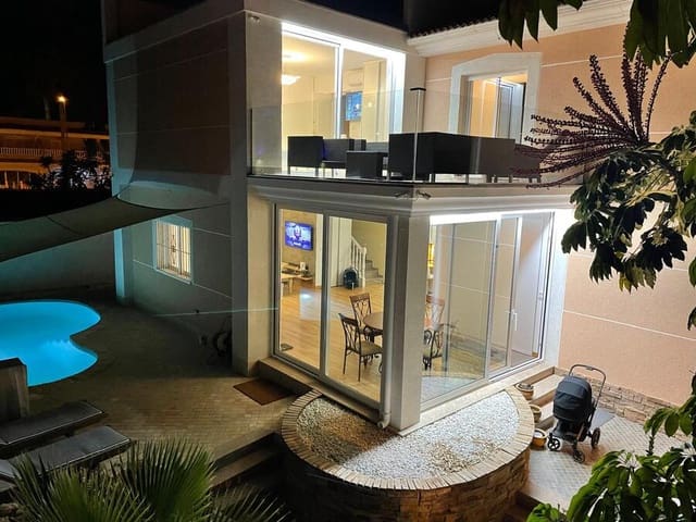 4 sypialnia Willa na sprzedaż w Centro, Los Alcázares z basenem garażem - 595 000 € (Ref: 9010345)