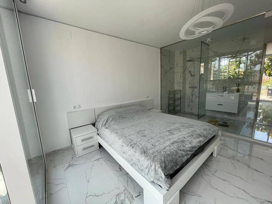 4 sypialnia Willa na sprzedaż w Los Alcazares z basenem garażem - 595 000 € (Ref: 9010345)