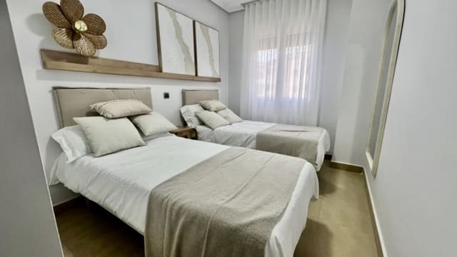 2 makuuhuone Huoneisto myytävänä paikassa Centro, Los Alcázares mukana uima-altaan 
autotalli - 130 400 € (Ref: 9082671)