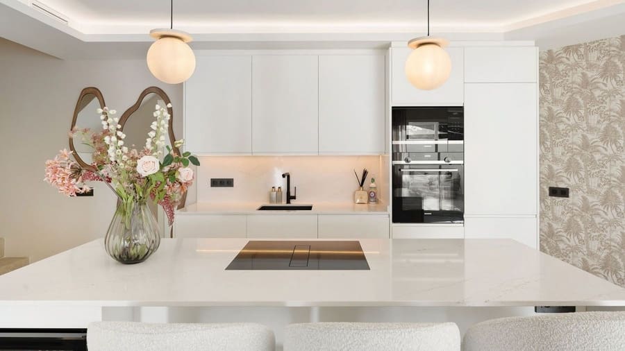 3 sypialnia Dom na sprzedaż w Nueva Andalucia z basenem garażem - 945 000 € (Ref: 9087156)