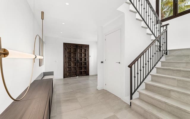 5 slaapkamer Villa te koop in Zona Calvario, Estepona met garage - € 2.485.000 (Ref: 9210621)