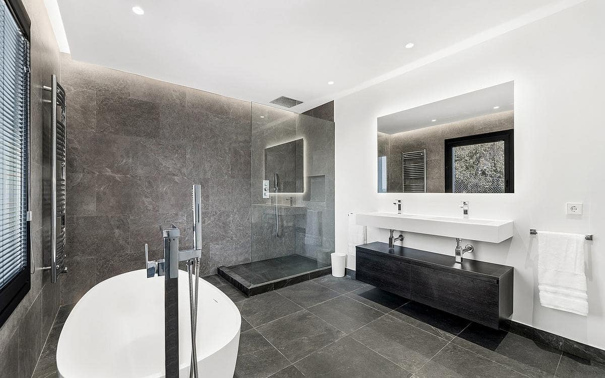 5 slaapkamer Villa te koop in Estepona met garage - € 2.485.000 (Ref: 9210621)