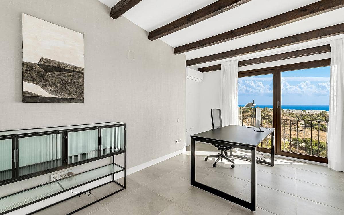 5 slaapkamer Villa te koop in Estepona met garage - € 2.485.000 (Ref: 9210621)