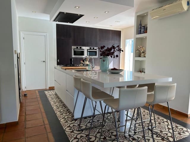 Chalet de 5 habitaciones en Altea en venta con piscina garaje - 750.000 € (Ref: 9210704)