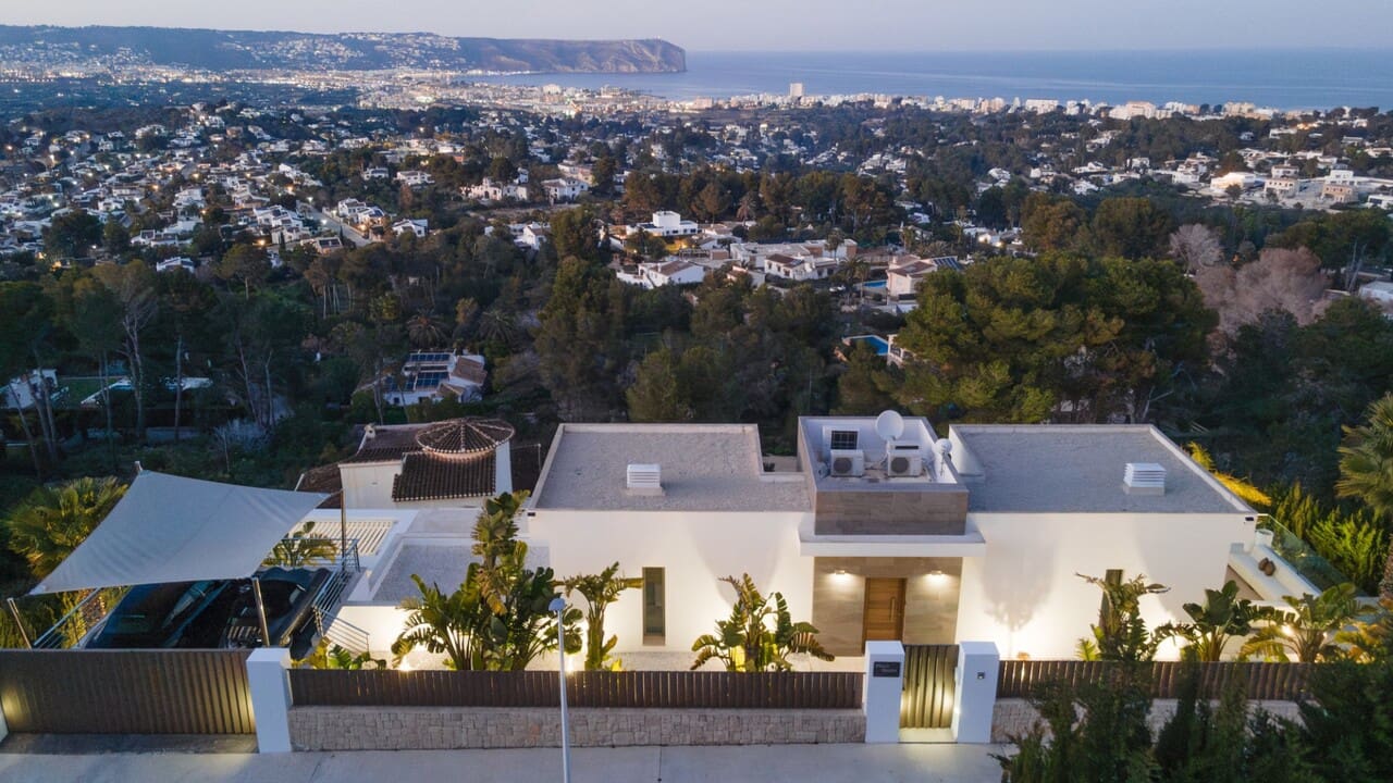 4 bedroom Villa for sale in Javea / Xabia with pool - € 1,875,000 (Ref: 9210909)