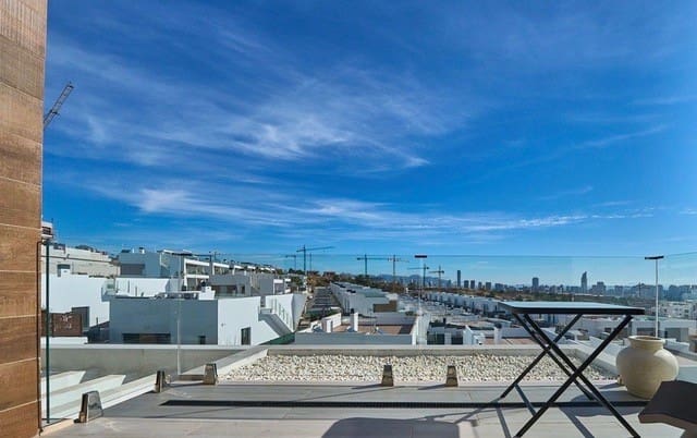 Chalet de 3 habitaciones en Finestrat en venta con piscina - 585.000 € (Ref: 9210966)