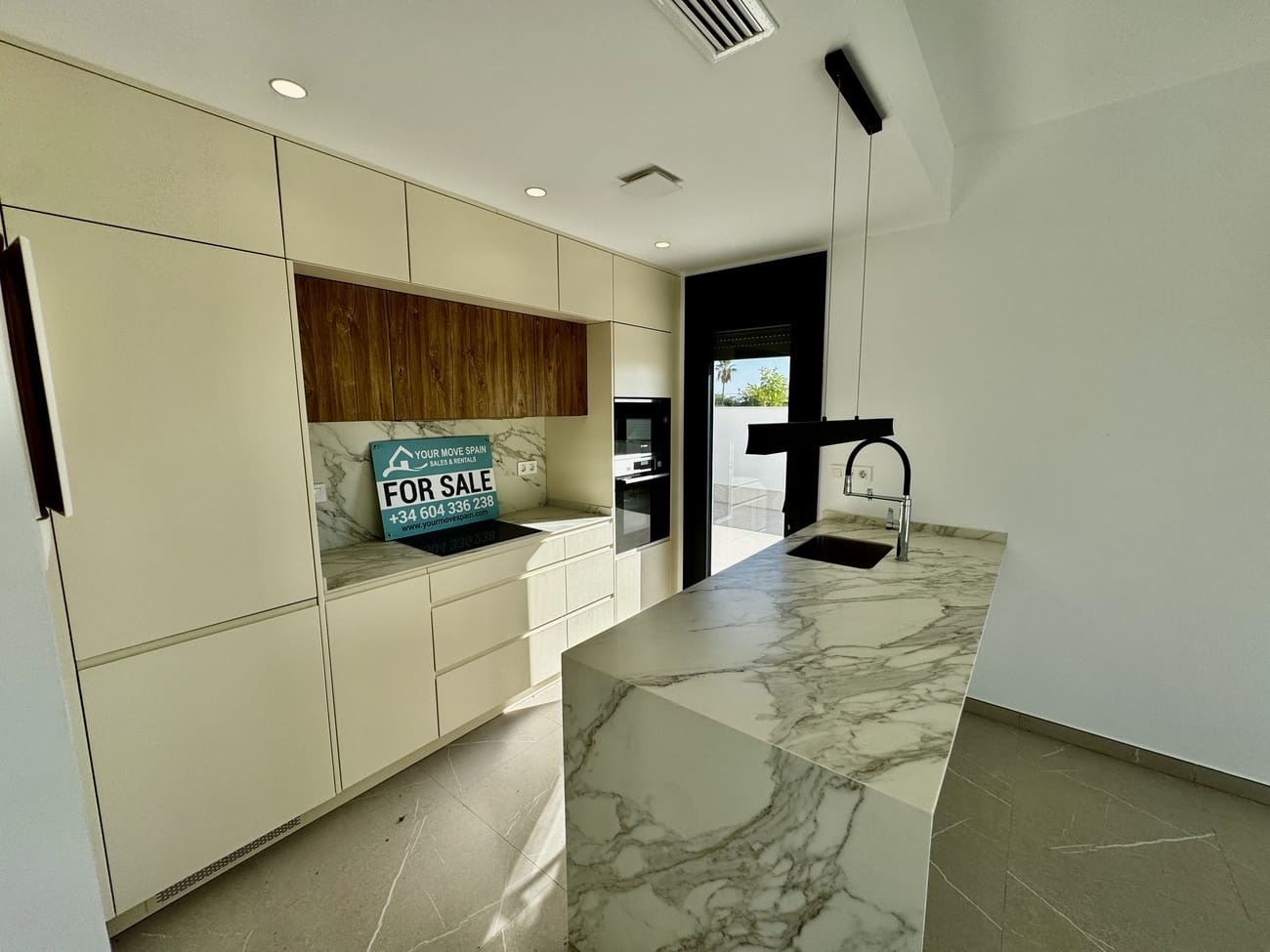 3 bedroom Villa for sale in Torre-Pacheco with pool - € 849,950 (Ref: 9242505)