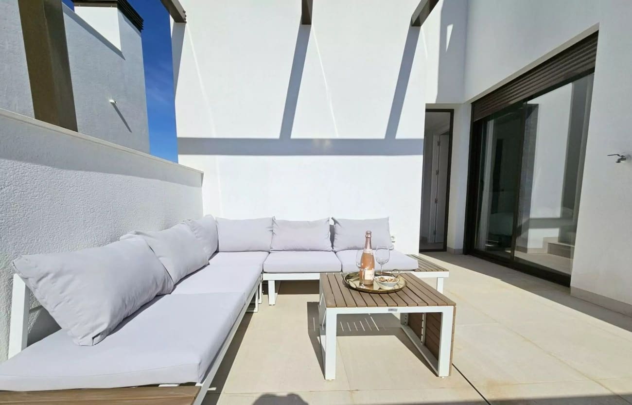 4 bedroom Villa for sale in Los Alcazares with pool - € 510,000 (Ref: 9496569)