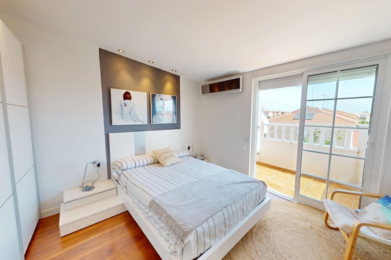 Casa de 3 habitaciones en Los Alcázares en venta con piscina - 249.995 € (Ref: 9996361)