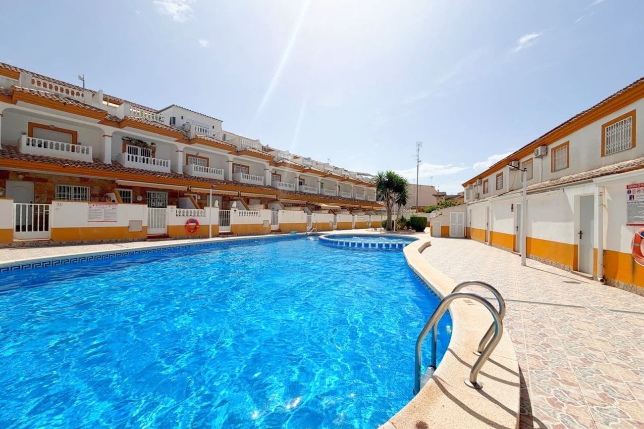 Casa de 3 habitaciones en Los Alcázares en venta con piscina - 249.995 € (Ref: 9996361)