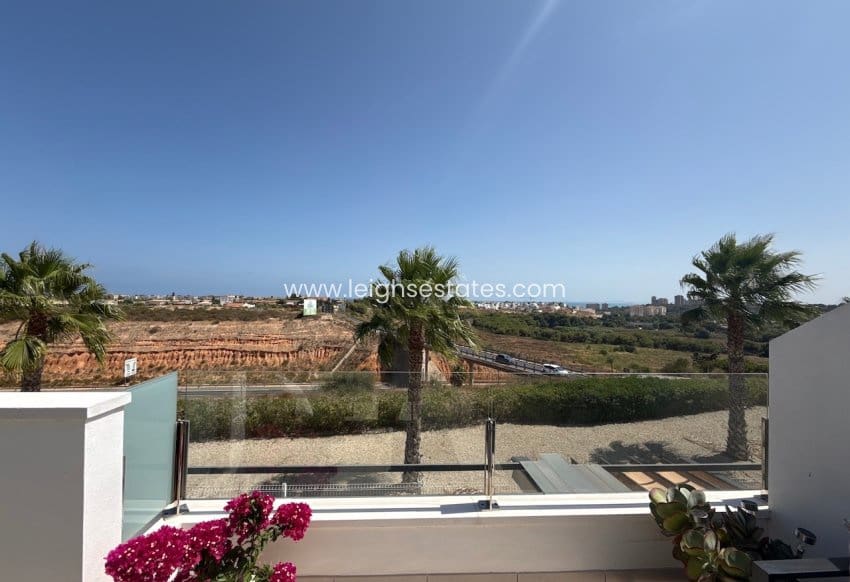 Casa de 3 habitaciones en Orihuela Costa en venta con piscina garaje - 379.000 € (Ref: 10019923)
