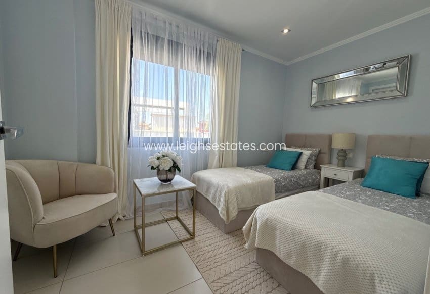 Casa de 3 habitaciones en Orihuela Costa en venta con piscina garaje - 379.000 € (Ref: 10019923)