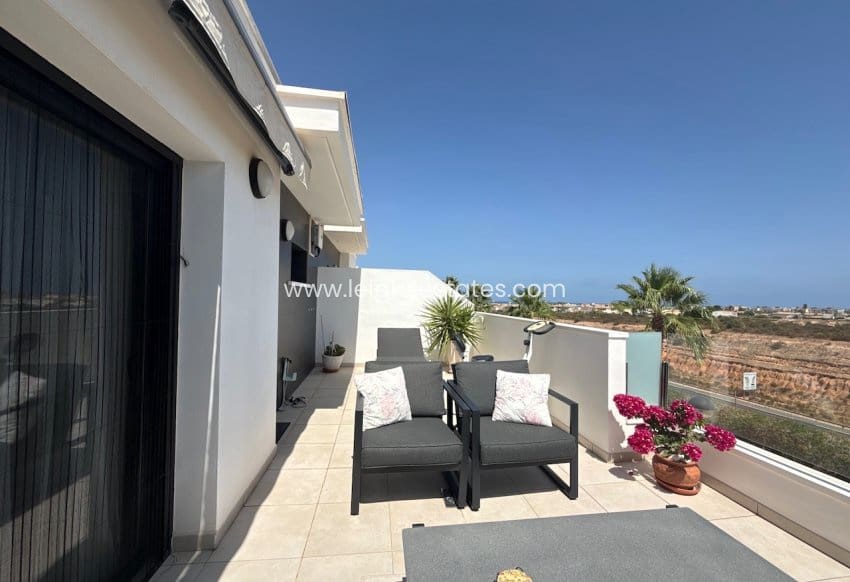 Casa de 3 habitaciones en Orihuela Costa en venta con piscina garaje - 379.000 € (Ref: 10019923)