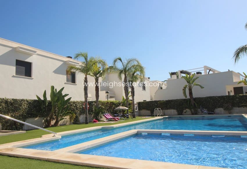 Casa de 3 habitaciones en Orihuela Costa en venta con piscina garaje - 379.000 € (Ref: 10019923)