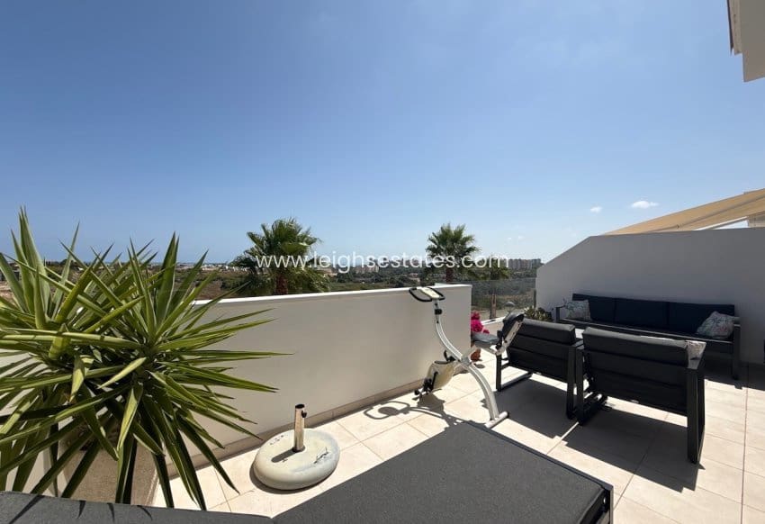 Casa de 3 habitaciones en Orihuela Costa en venta con piscina garaje - 379.000 € (Ref: 10019923)