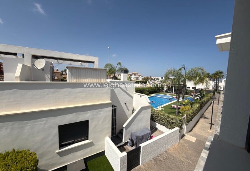 Casa de 3 habitaciones en Orihuela Costa en venta con piscina garaje - 379.000 € (Ref: 10019923)