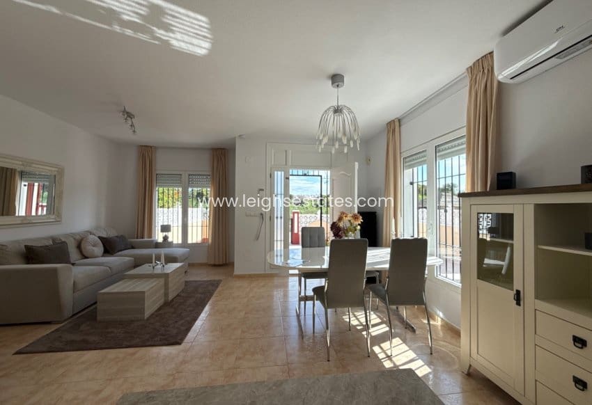 Chalet de 3 habitaciones en Dehesa de Campoamor en venta con piscina garaje - 350.000 € (Ref: 10150583)