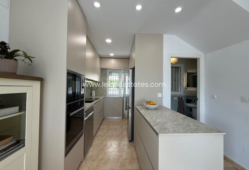 Chalet de 3 habitaciones en Dehesa de Campoamor en venta con piscina garaje - 350.000 € (Ref: 10150583)