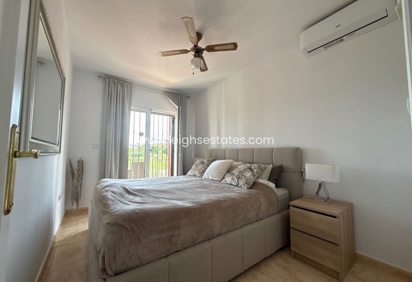 Chalet de 3 habitaciones en Dehesa de Campoamor en venta con piscina garaje - 350.000 € (Ref: 10150583)