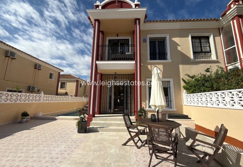 Chalet de 3 habitaciones en Dehesa de Campoamor en venta con piscina garaje - 350.000 € (Ref: 10150583)