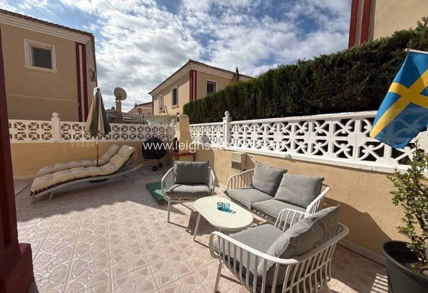 Chalet de 3 habitaciones en Dehesa de Campoamor en venta con piscina garaje - 350.000 € (Ref: 10150583)