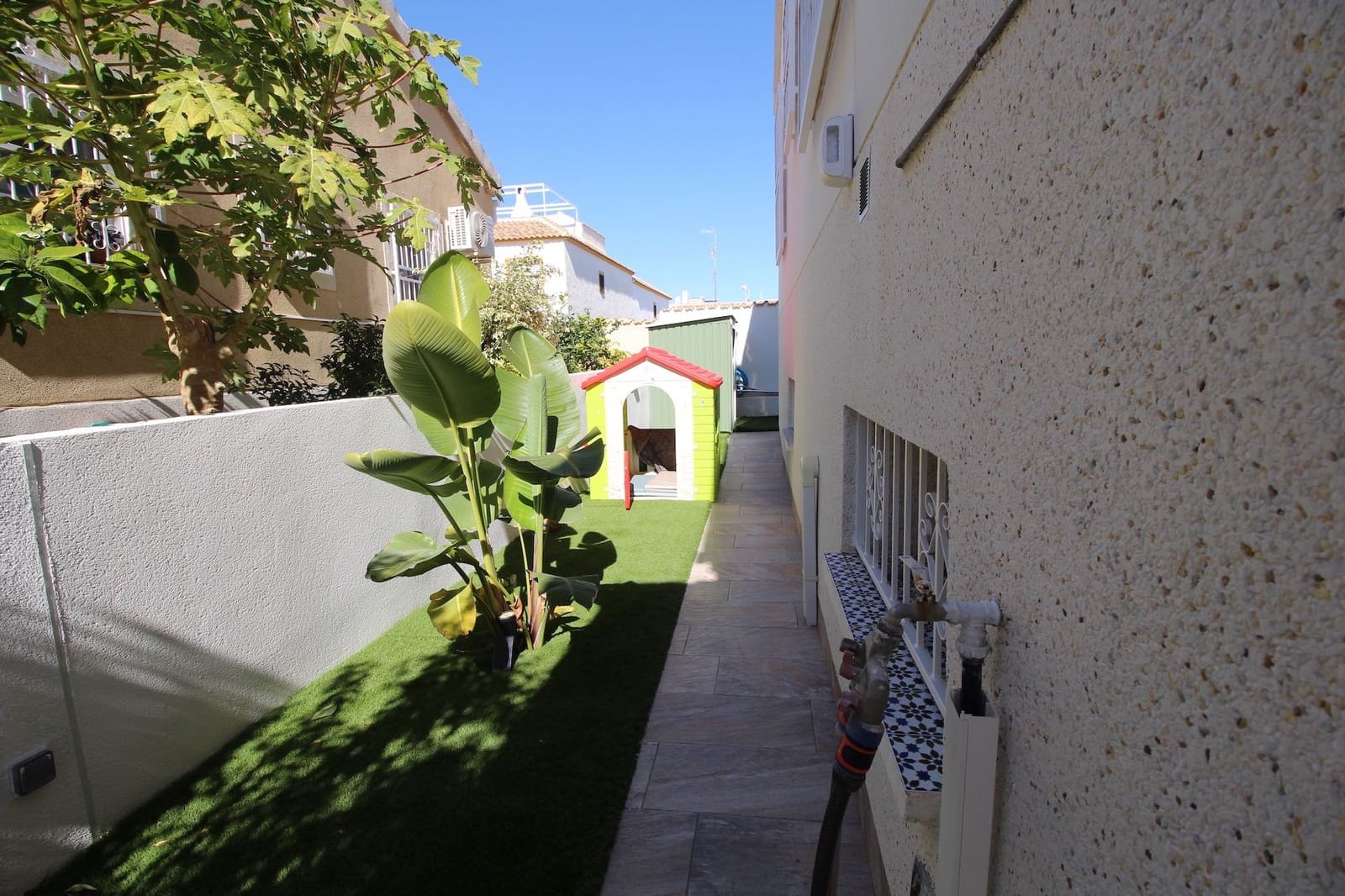 3 bedroom Villa for sale in Playa Flamenca with pool garage - € 350,000 (Ref: 7418279)