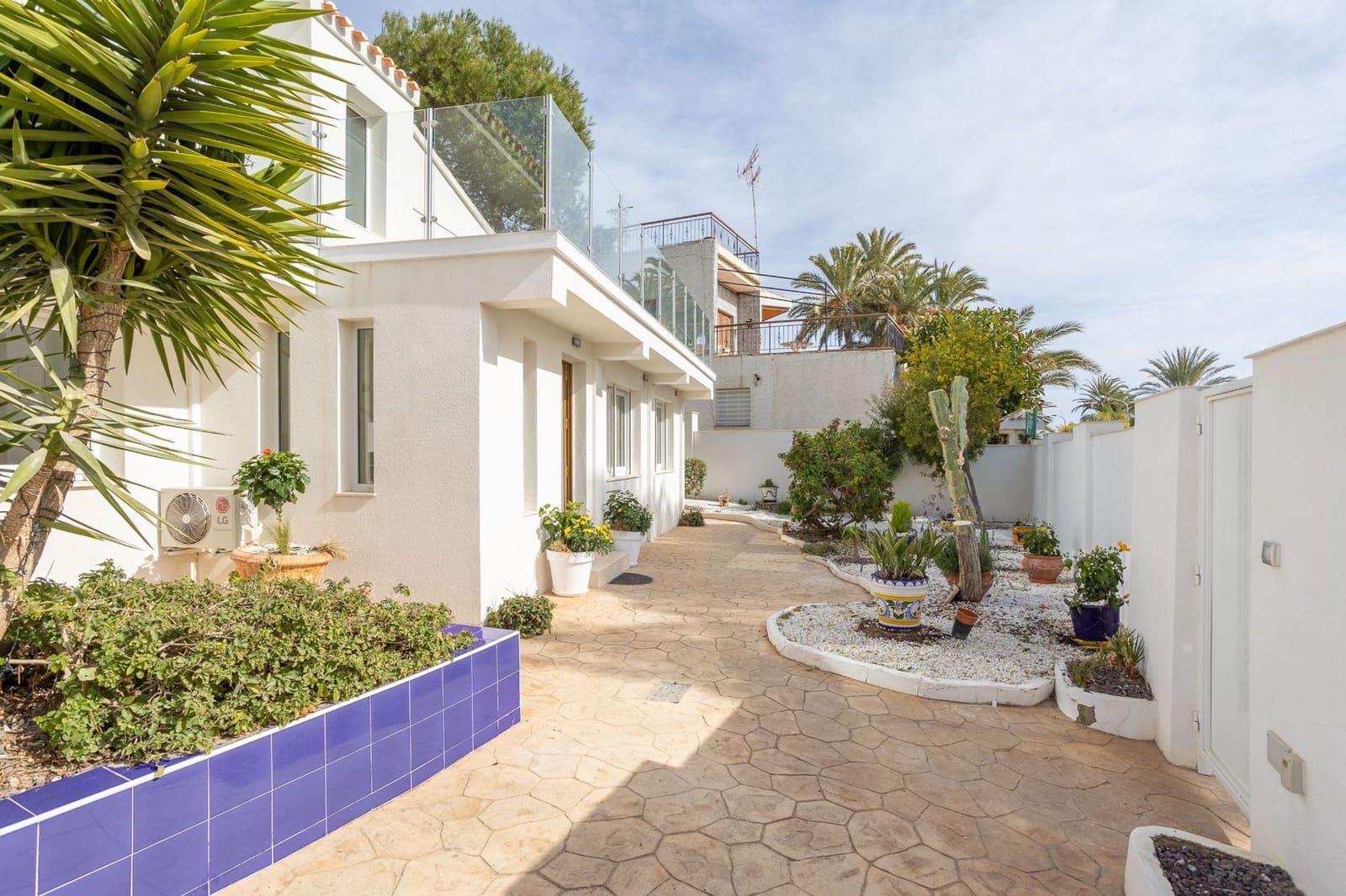 8 bedroom Villa for sale in Dehesa de Campoamor with pool garage - € 1,250,000 (Ref: 7446573)