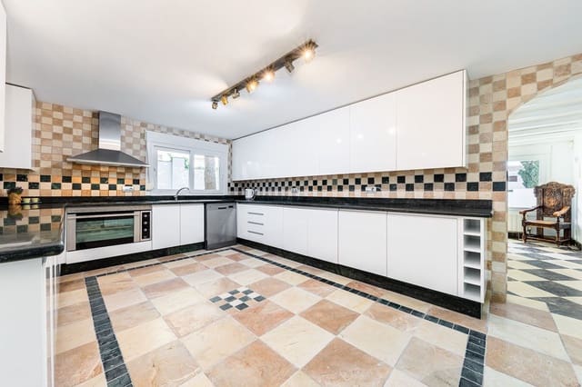 Chalet de 8 habitaciones en Dehesa de Campoamor, Orihuela en venta con piscina garaje - 1.250.000 € (Ref: 7446573)