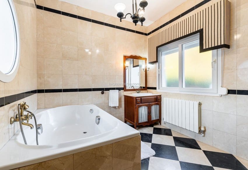 8 bedroom Villa for sale in Dehesa de Campoamor with pool garage - € 1,350,000 (Ref: 7446573)