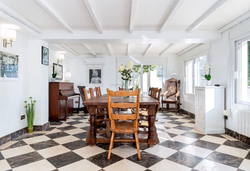 8 bedroom Villa for sale in Dehesa de Campoamor with pool garage - € 1,350,000 (Ref: 7446573)