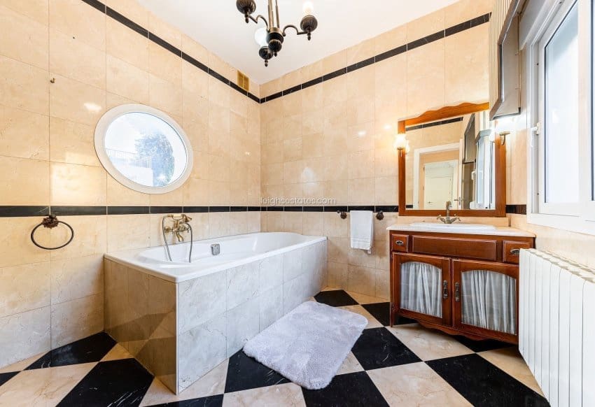 8 bedroom Villa for sale in Dehesa de Campoamor with pool garage - € 1,350,000 (Ref: 7446573)