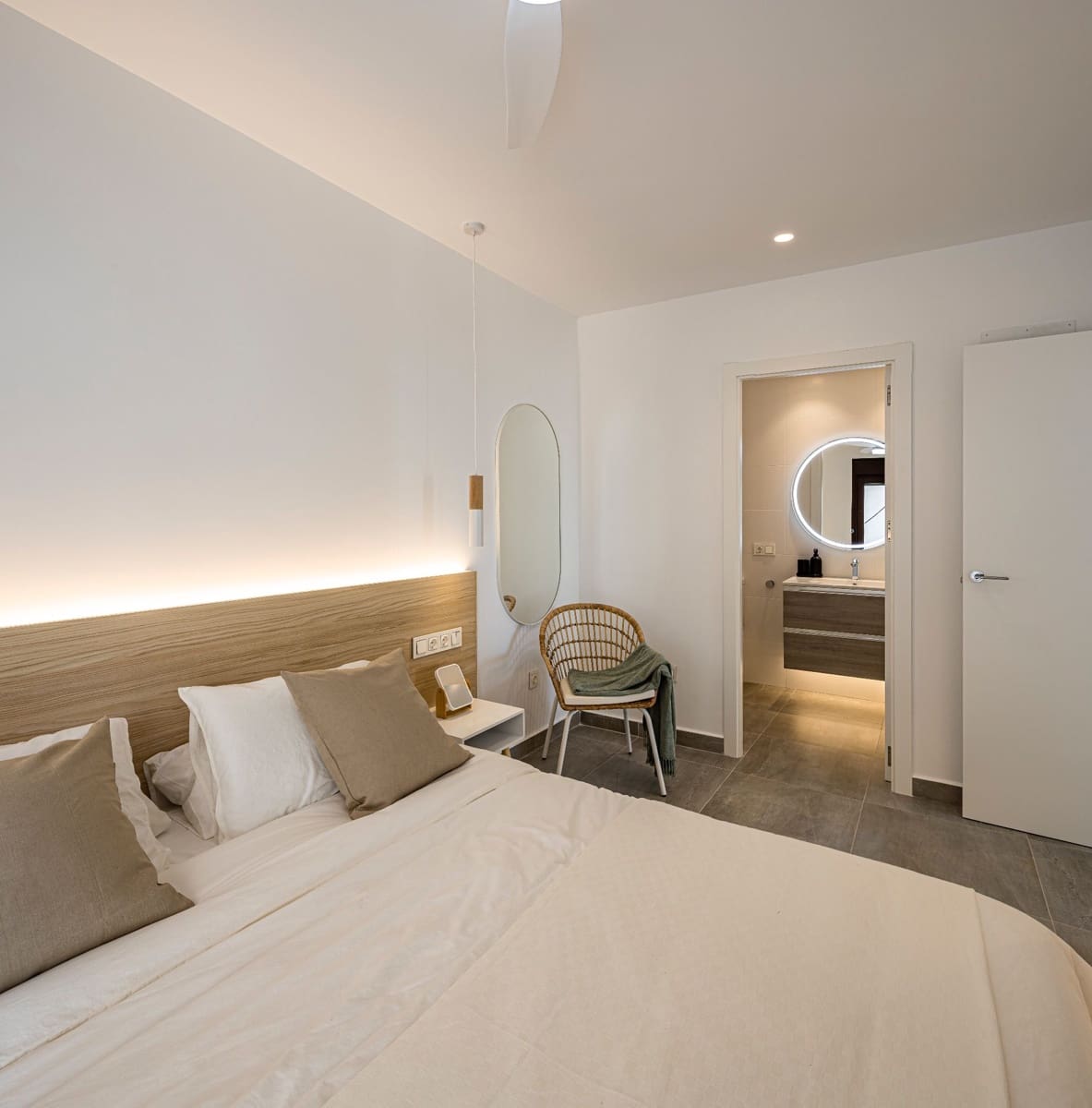 Apartamento de 2 habitaciones en Pilar de la Horadada en venta con piscina garaje - 252.900 € (Ref: 7626422)