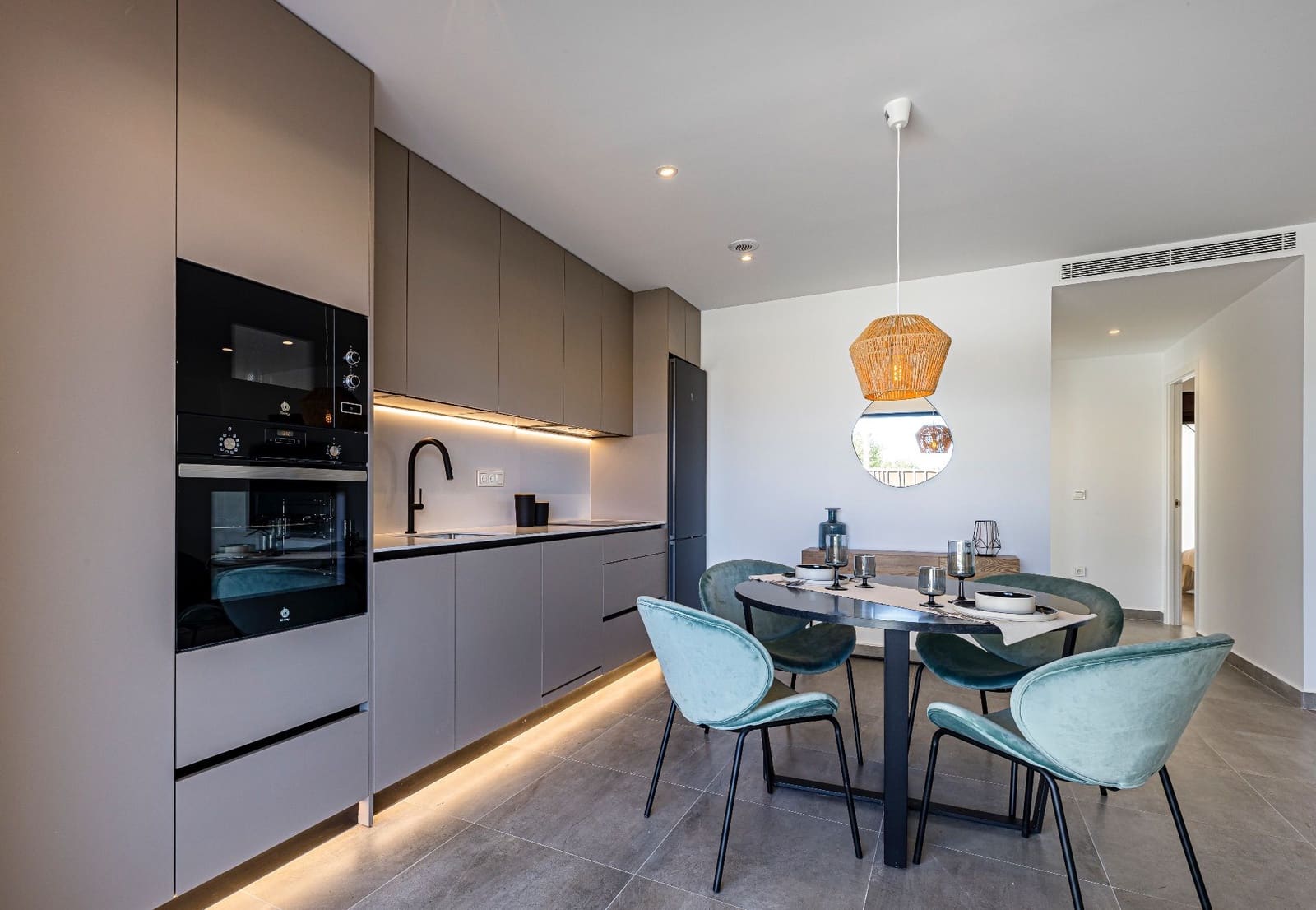 Apartamento de 2 habitaciones en Pilar de la Horadada en venta con piscina garaje - 252.900 € (Ref: 7626422)