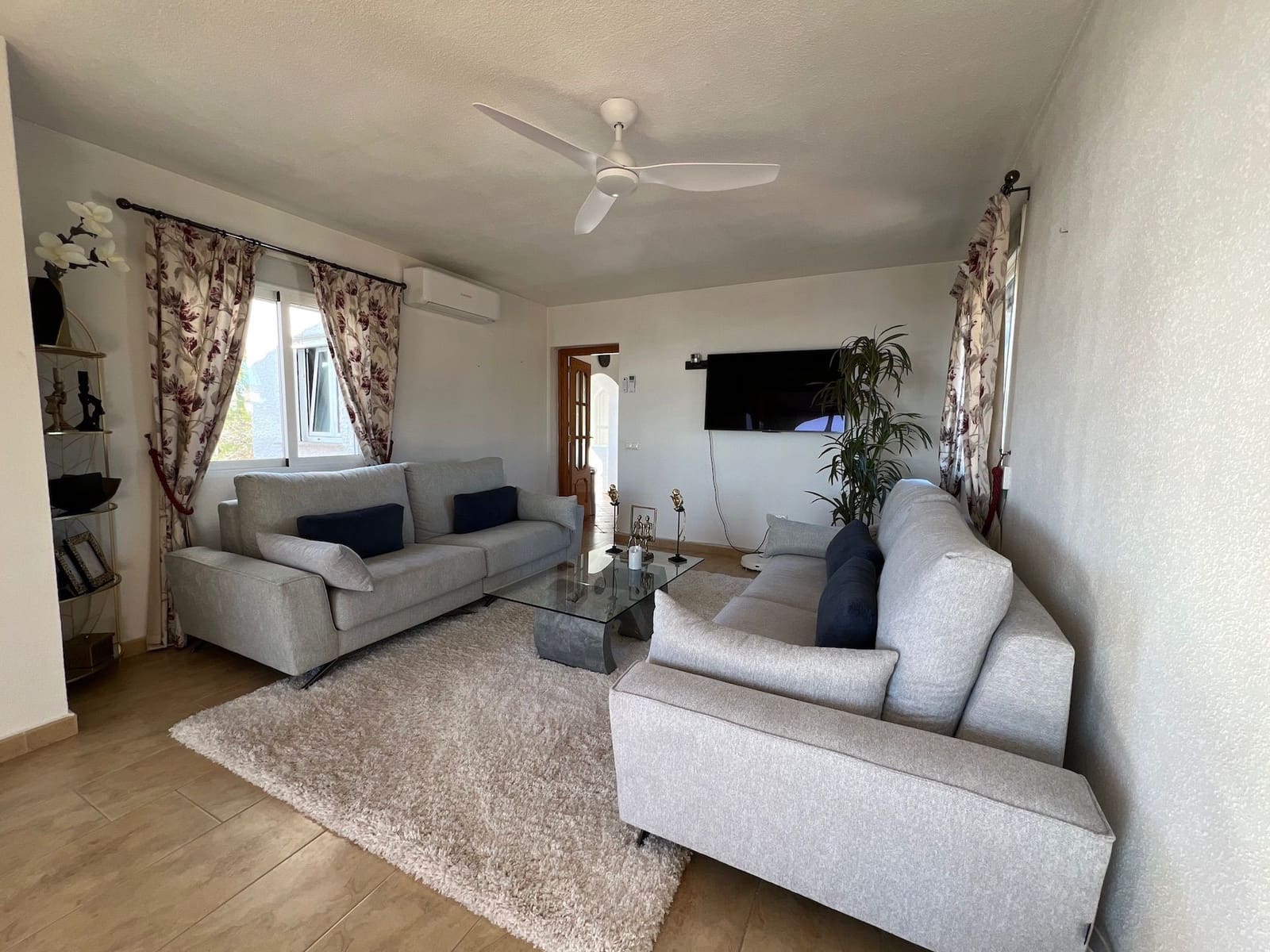 4 bedroom Villa for sale in Pinar de Campoverde with pool garage - € 699,000 (Ref: 8072389)